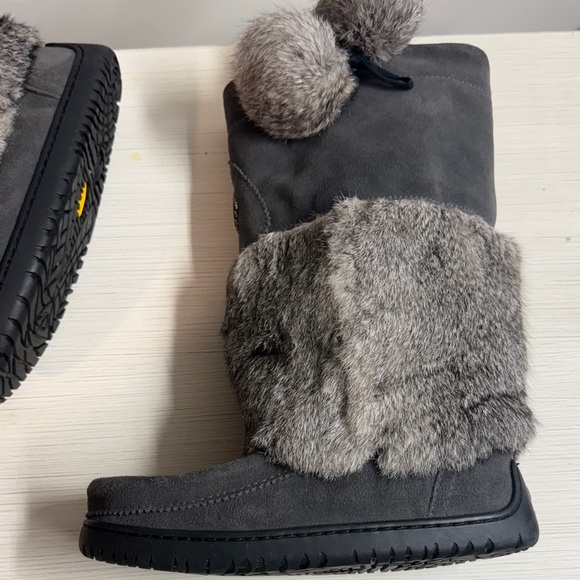 Manitobah Mukluks Gray and Fur Winter Boots - Picture 5 of 12